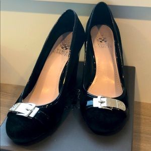 VINCE CAMUTO Morina Suede Wedge